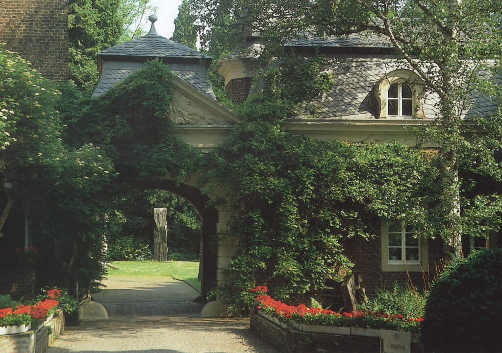 Schloß Elbroich in Düsseldorf-Holthausen Bogen