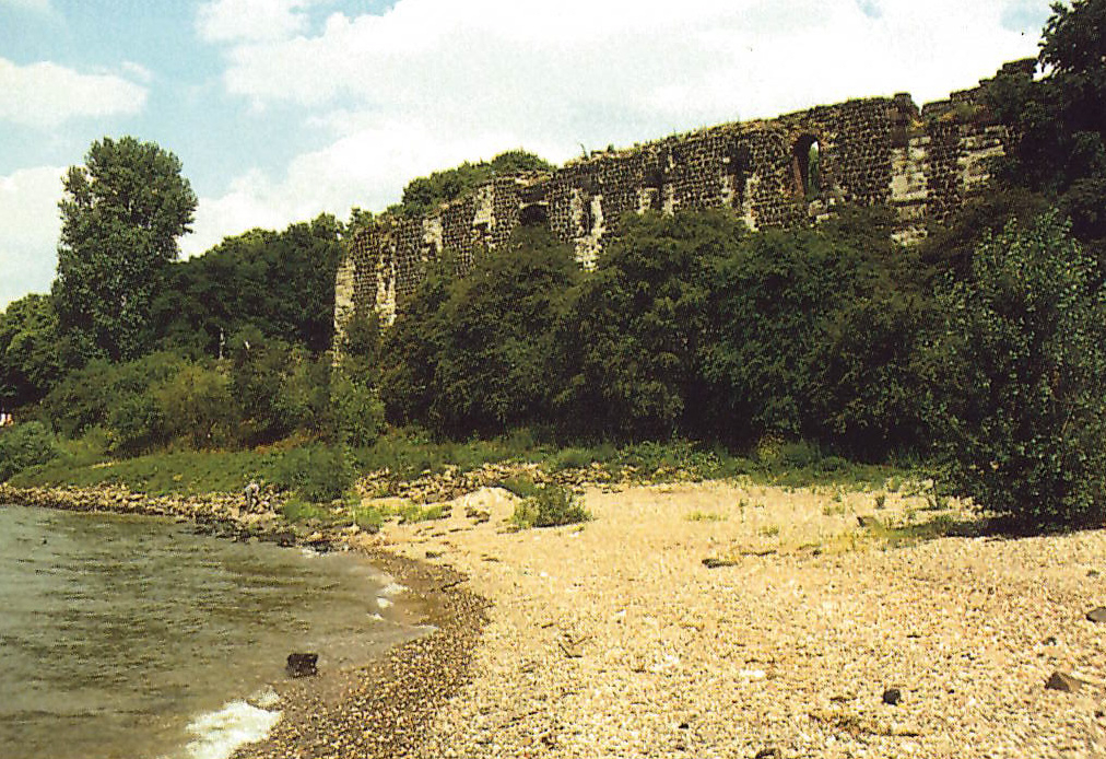 Ruine Kaiserpfalz am Wasser