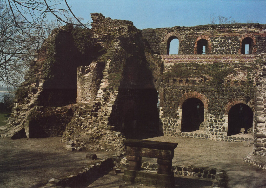 Ruine Kaiserpfalz in Düsseldorf-Kaiserswerth