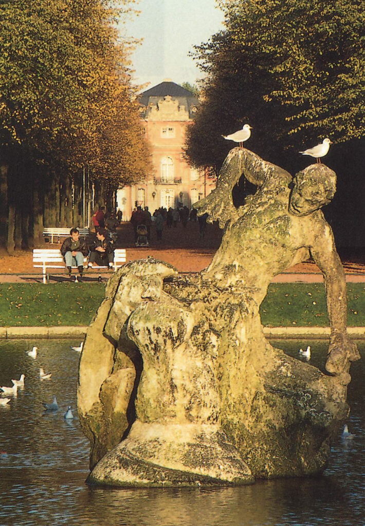 Statue vor Schloß Jägerhof